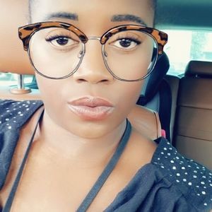 Meet your Posher, Ebony